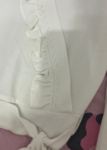 Pamuklu Beyaz Fırfırlı V Yaka Bluz - Görsel 2