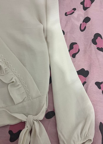 Pamuklu Beyaz Fırfırlı V Yaka Bluz - Görsel 5