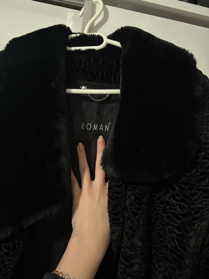 Siyah Uzun Kollu Peluş Kadın Kürk - Görsel 3