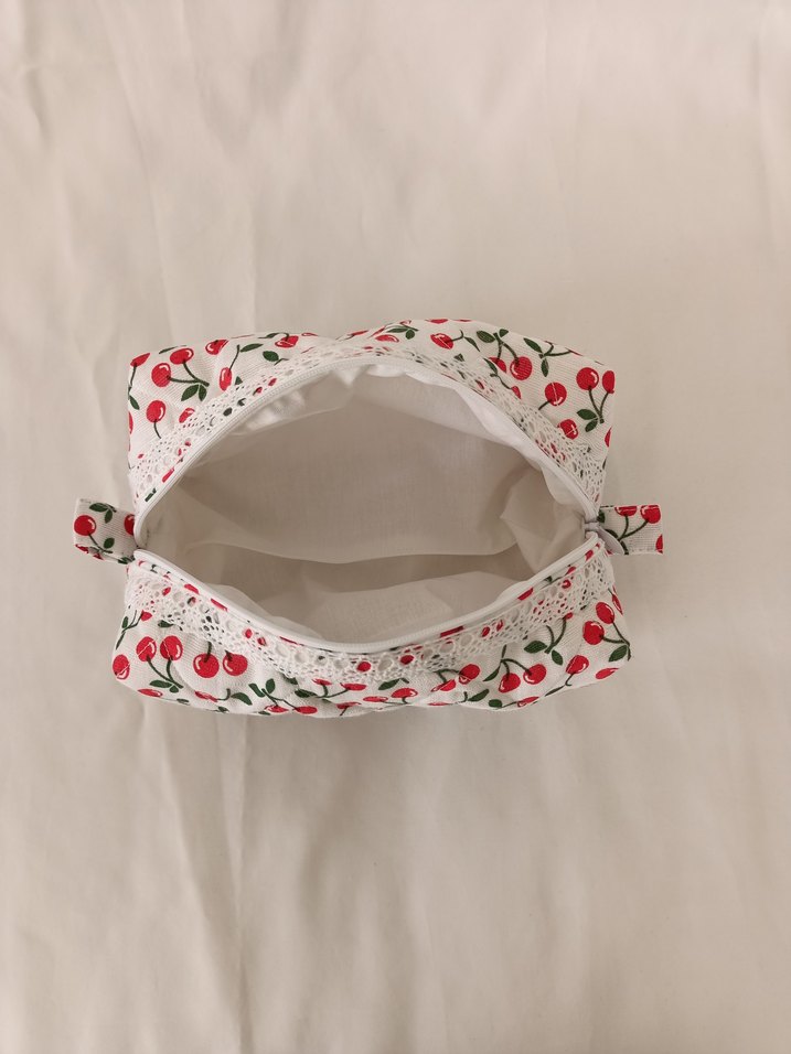 Kiraz Desenli Makyaj Çantası - Görsel 3