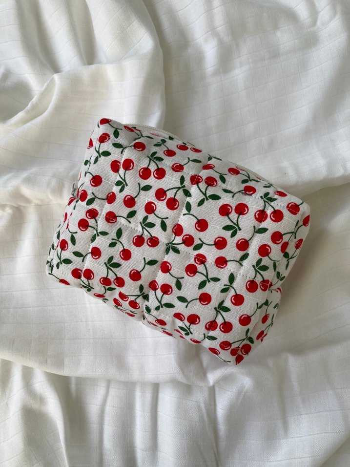 Kiraz desenli makyaj çantası - Görsel 3