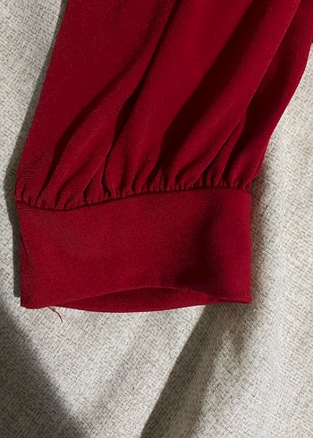 Kırmızı V Yakalı Drapeli Kadın Bluz - Görsel 2