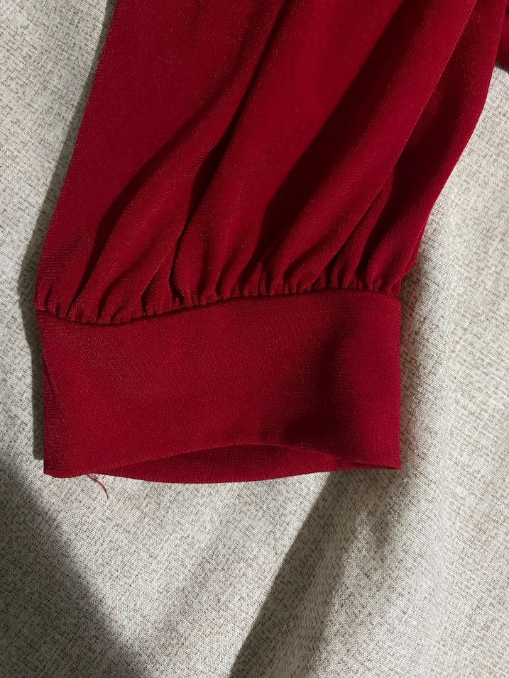 Kırmızı V Yakalı Drapeli Kadın Bluz - Görsel 2