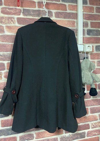 Düğmeli Siyah Kaban kadın - Görsel 2