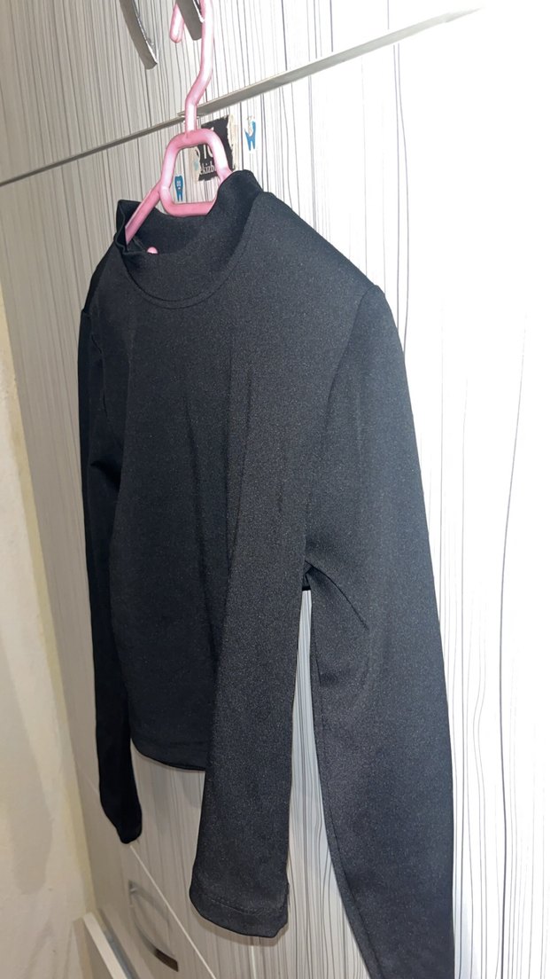 Düz Siyah Boğazlı Kadın crop - Görsel 3