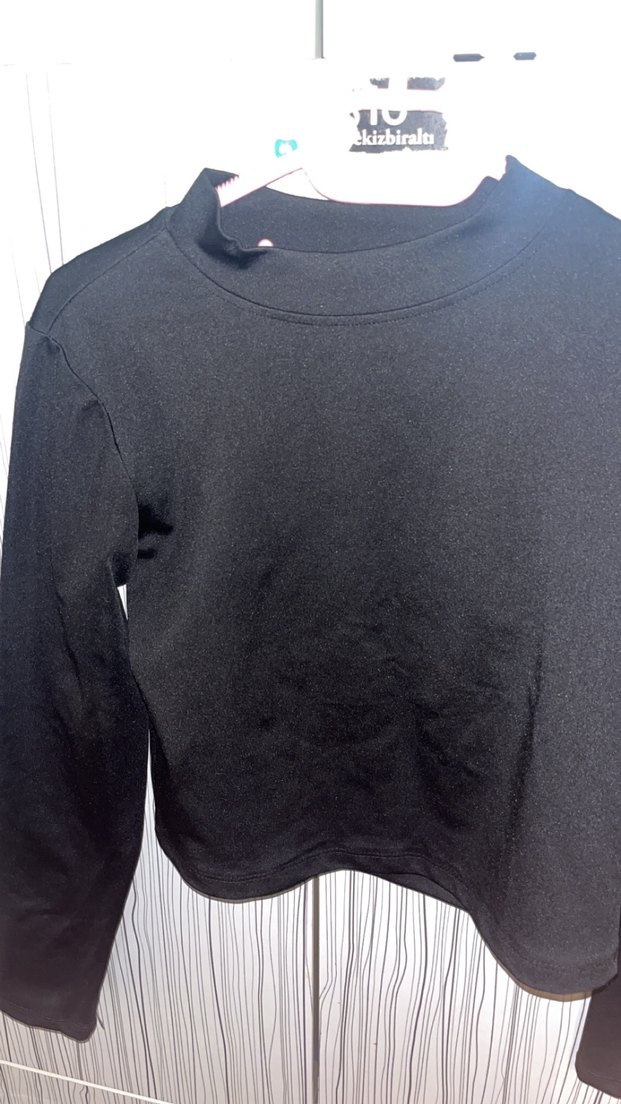 Düz Siyah Boğazlı Kadın crop - Görsel 2