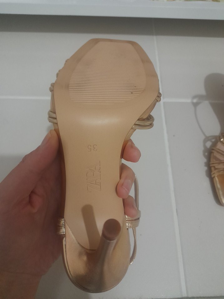 ZARA Altın Renkli Tokalı Kadın Topuklu Ayakkabı - Görsel 3