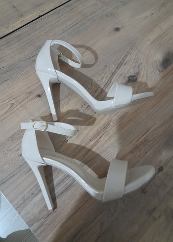 Krem Tokalı Kadın Topuklu  Ayakkabı - Görsel 4