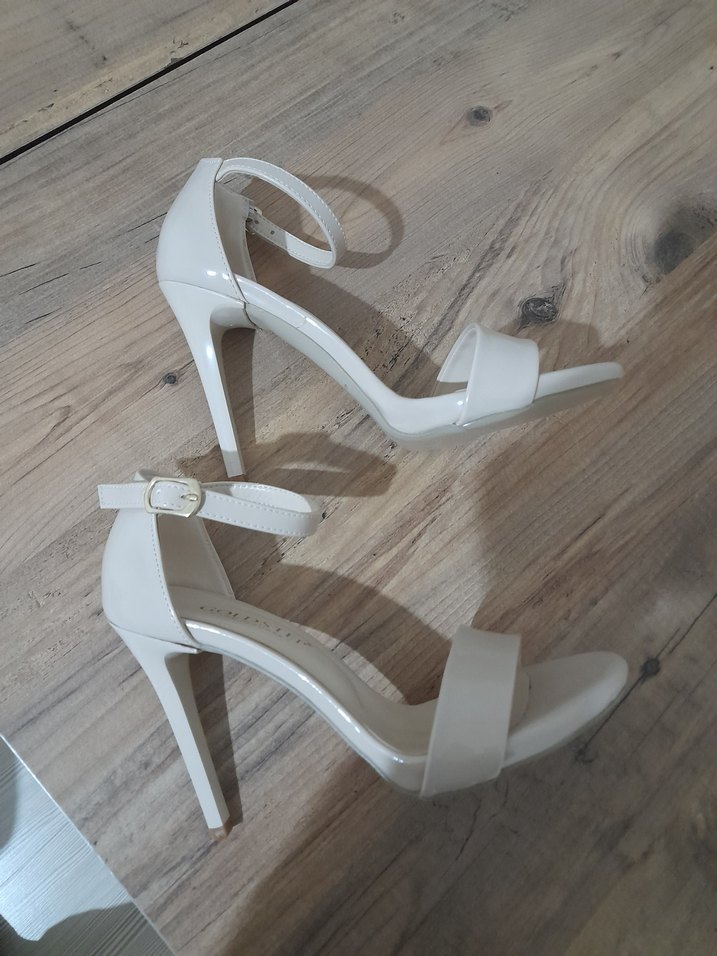 Krem Tokalı Kadın Topuklu  Ayakkabı - Görsel 4