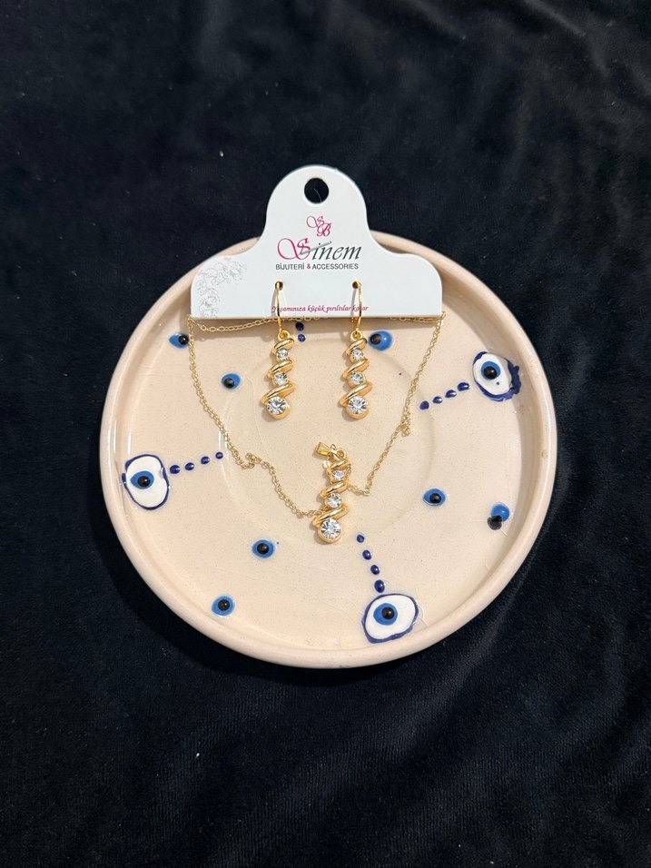 Altın Renkli Burgu Desenli Pırlanta Takı Seti - Görsel 3