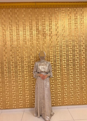 Drapeli Yılan Desenli Uzun bej Abiye - Görsel 2