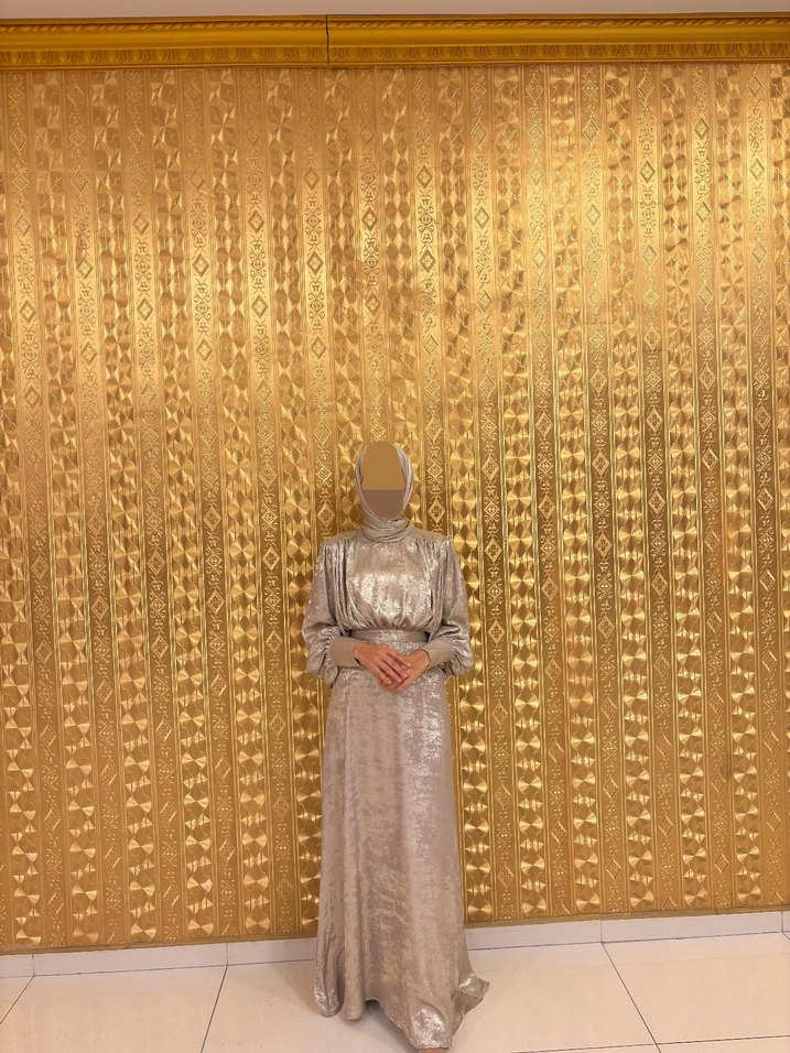 Drapeli Yılan Desenli Uzun bej Abiye - Görsel 2