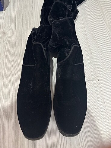37NUMARA BERSHKA KADİFE ÇORAP ÇİZME
