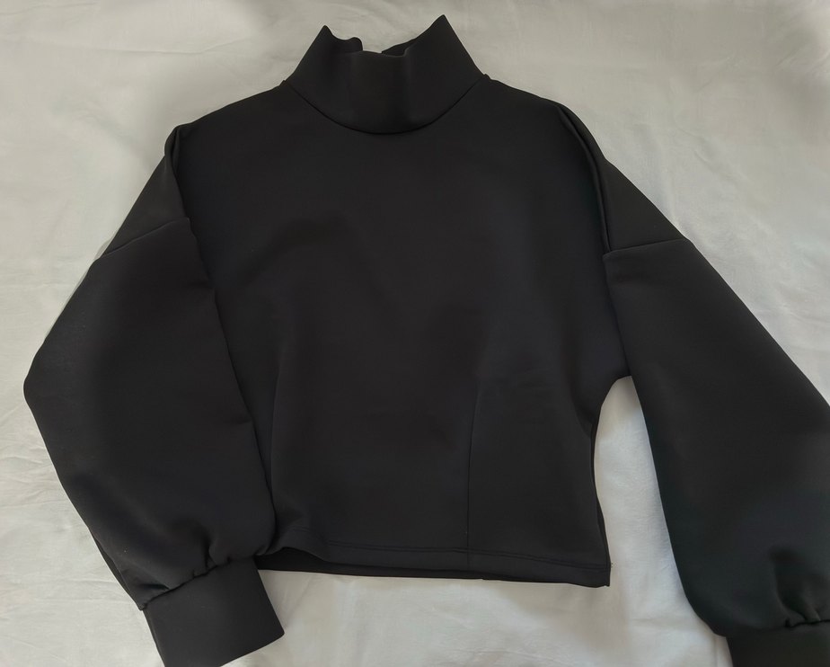 Siyah Yüksek Yakalı Kadın Sweatshirt - Görsel 2