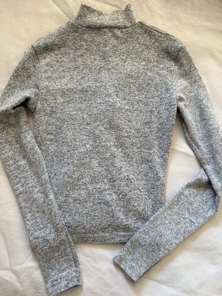 Gri Boğazlı Fit Kazak - Görsel 3