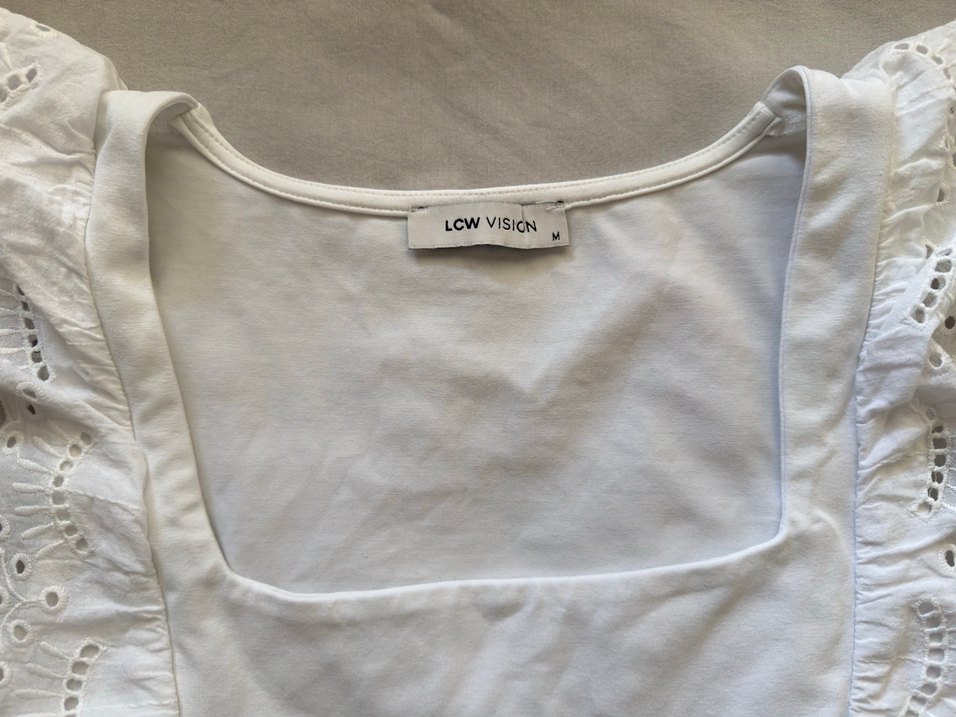 LCW Fırfırlı Kolsuz Beyaz Bluz - Görsel 2