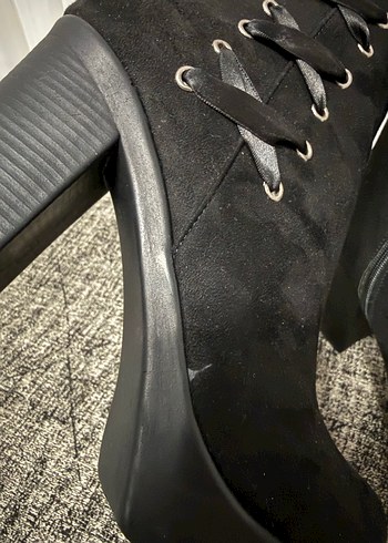 Siyah Süet Tokalı Blok Topuklu Bot - Görsel 2