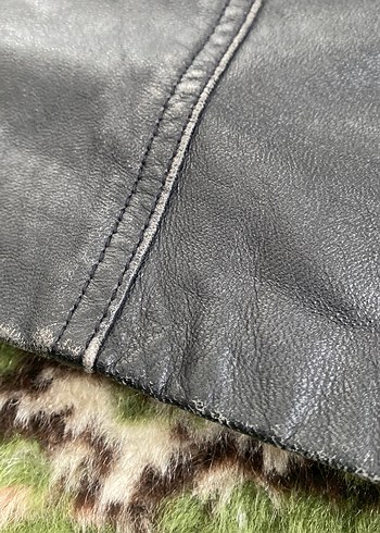 Düğmeli Siyah Deri Kadın Ceket 42 bedene uygun kol ve etek uçlar - Görsel 8