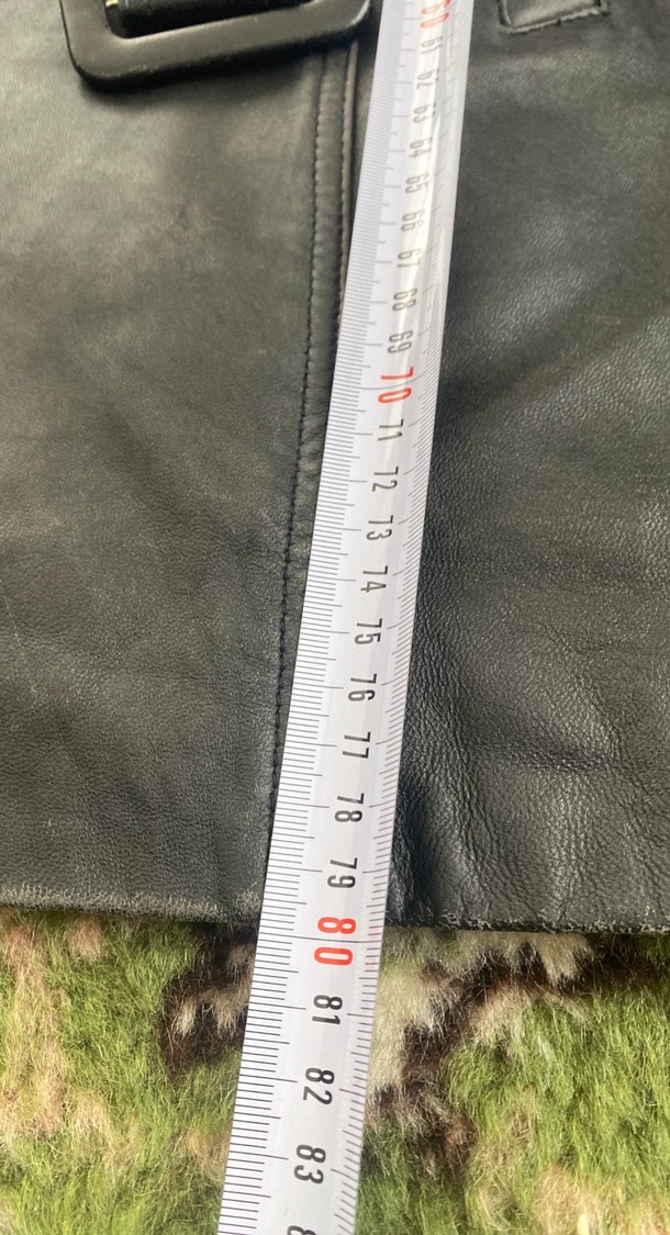 Düğmeli Siyah Deri Kadın Ceket 42 bedene uygun kol ve etek uçlar - Görsel 5