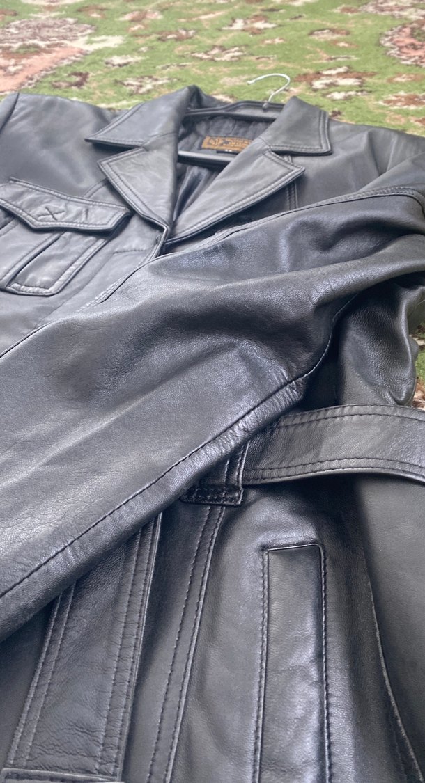Düğmeli Siyah Deri Kadın Ceket 42 bedene uygun kol ve etek uçlar - Görsel 3