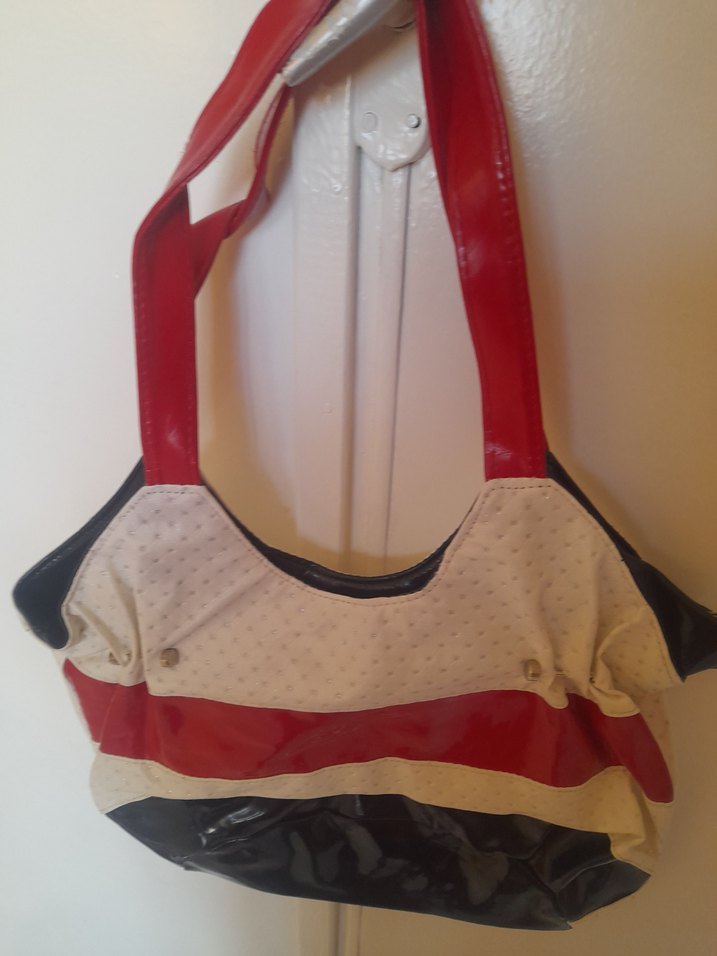 Kırmızı Tokalı Kadın Omuz Çantası - Görsel 2