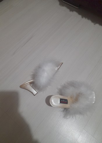 Beyaz Tüylü Platform Topuklu Kadın Terlik - Görsel 3