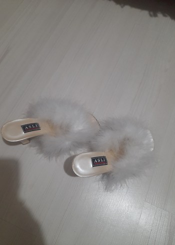 Beyaz Tüylü Platform Topuklu Kadın Terlik - Görsel 4