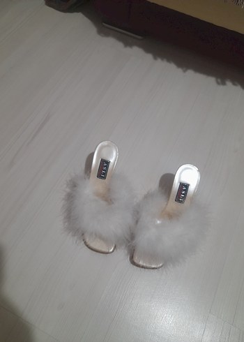 Beyaz Tüylü Platform Topuklu Kadın Terlik - Görsel 2