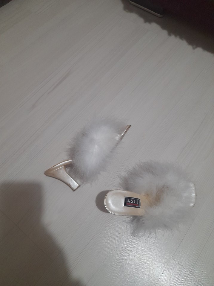 Beyaz Tüylü Platform Topuklu Kadın Terlik - Görsel 3