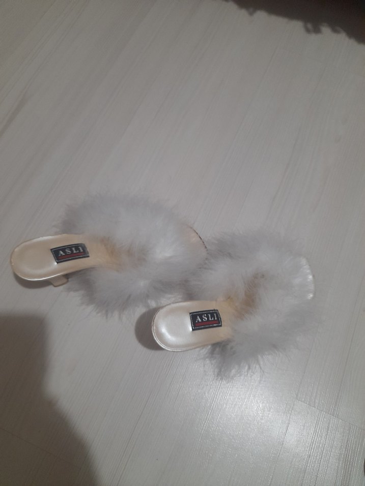 Beyaz Tüylü Platform Topuklu Kadın Terlik - Görsel 4