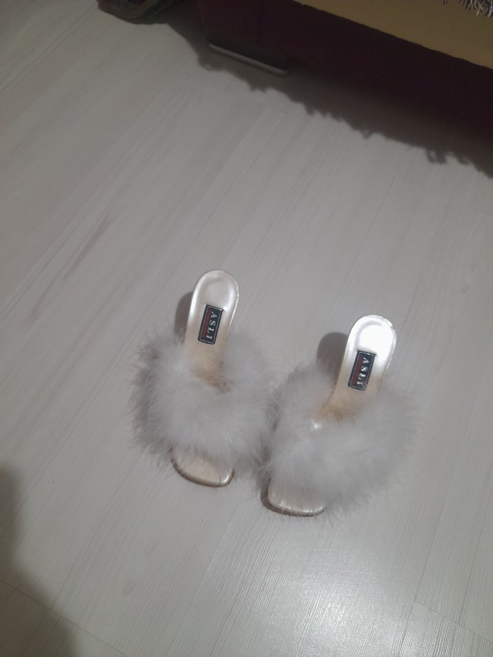 Beyaz Tüylü Platform Topuklu Kadın Terlik - Görsel 2