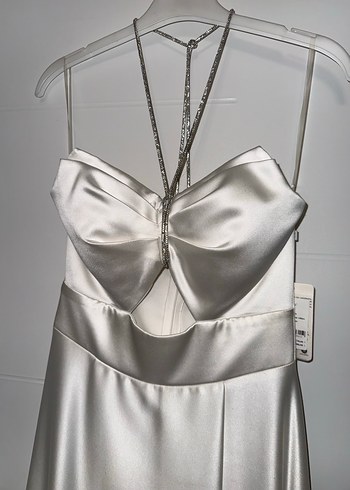 Zincir Detaylı Beyaz Uzun saten Abiye - Görsel 3