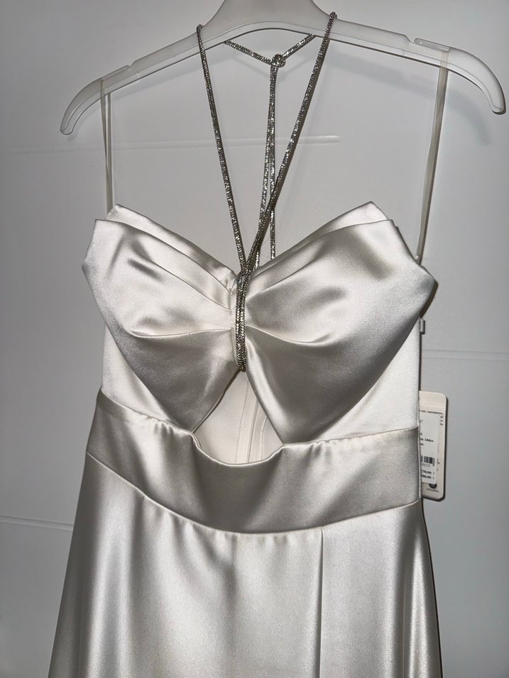 Zincir Detaylı Beyaz Uzun saten Abiye - Görsel 3