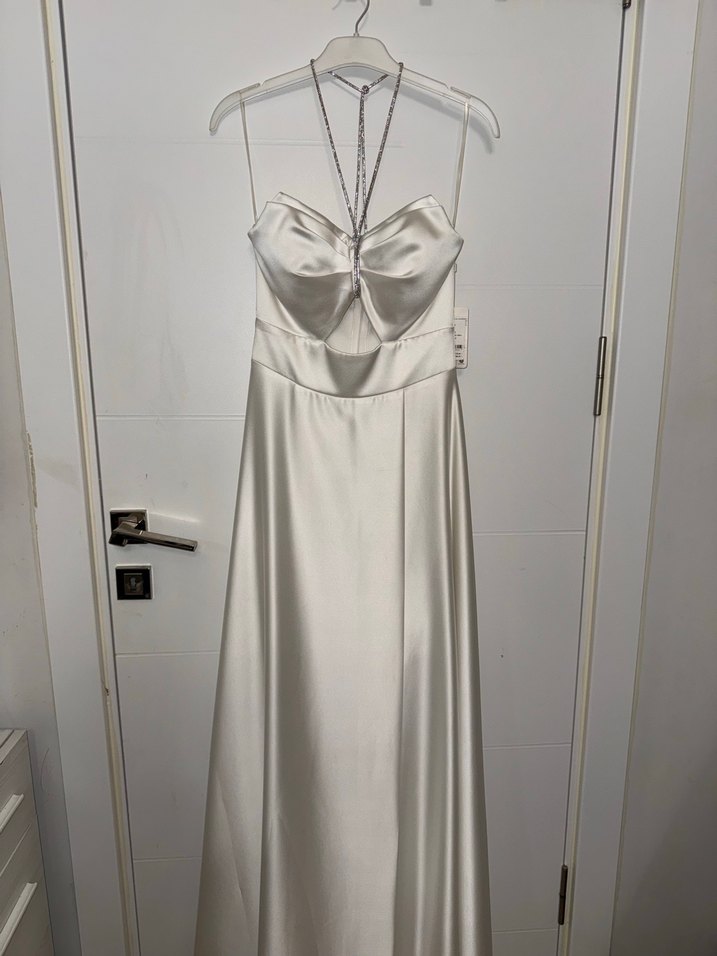 Zincir Detaylı Beyaz Uzun saten Abiye - Görsel 4