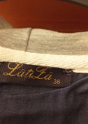 Gri Uzun Düğmeli Kadın Kap - Görsel 3