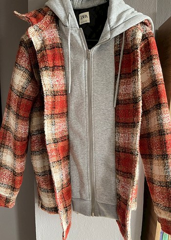 Zara kapüşonlu kapşonlu mont - Görsel 4