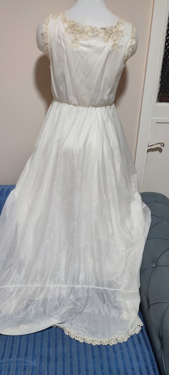 Uzun Beyaz Straplez Nakışlı Gelinlik - Görsel 2