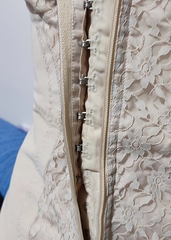 Bej Dantel Detaylı Hemşire Korsesi Midi Boy - Görsel 2