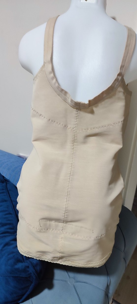 Bej Dantel Detaylı Hemşire Korsesi Midi Boy - Görsel 3