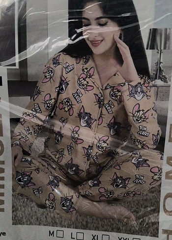 Kırmızı Pop Kültür Baskılı Düğmeli Kedi Kıyafeti - Görsel 4