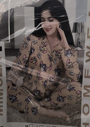 Kırmızı Pop Kültür Baskılı Düğmeli Kedi Kıyafeti - Görsel 3