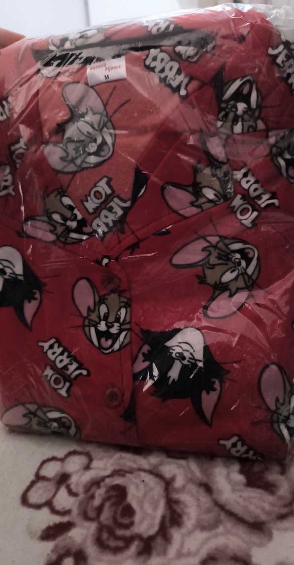 Kırmızı Pop Kültür Baskılı Düğmeli Kedi Kıyafeti - Görsel 2