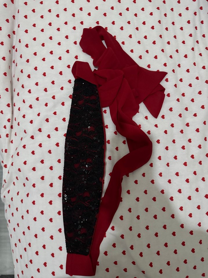 Uzun Kırmızı, Siyah Nakışlı Elbise - Görsel 3