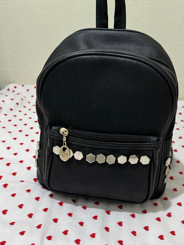 Siyah Parlak Deri Rock Punk Sırt Çantası - Görsel 2