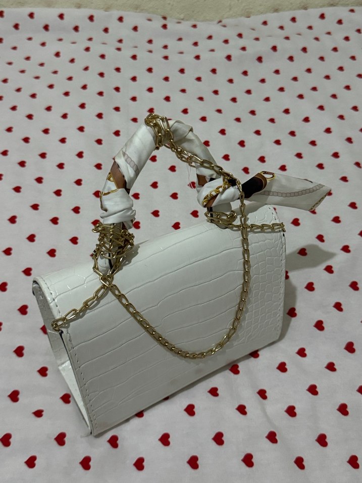 Beyaz Zincir Detaylı Yılan Derisi Desenli Fularlı Kadın Çanta - Görsel 2
