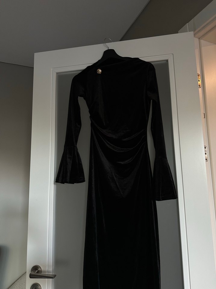 Uzun Siyah Kadife Drape Kadın Elbise - Görsel 4