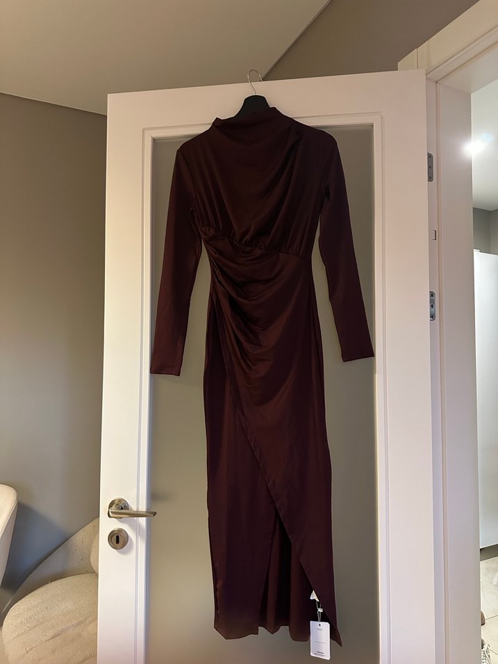 Bordo Uzun Drapeli Kadın Elbise - Görsel 2