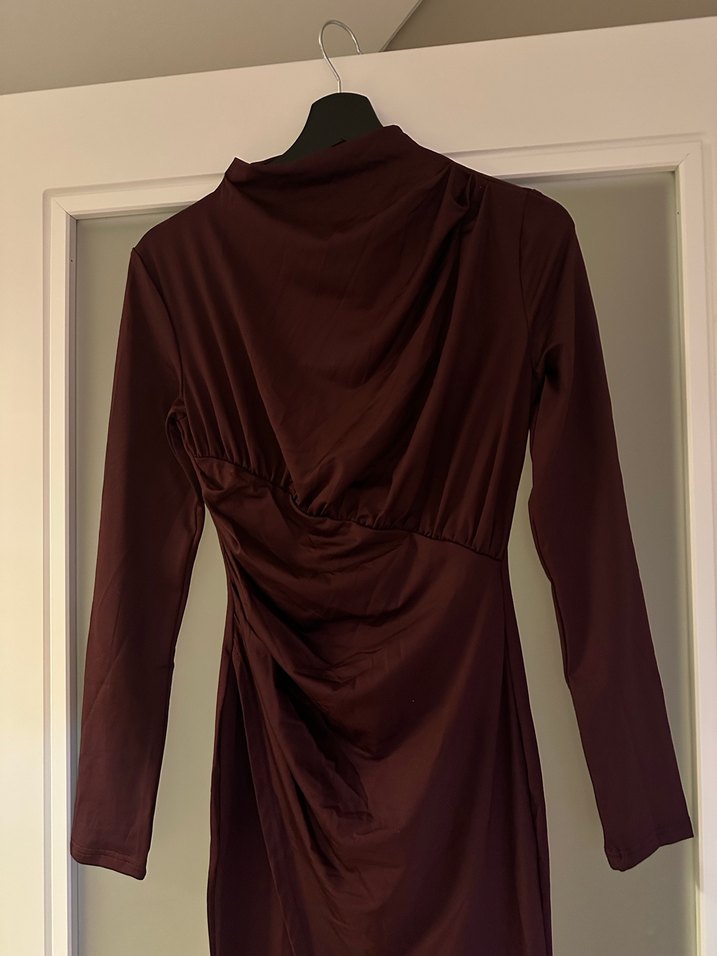 Bordo Uzun Drapeli Kadın Elbise - Görsel 4