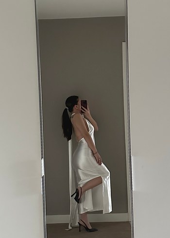 Beyaz İncili Sırt Detay Uzun Kadın Abiye Elbise - Görsel 2