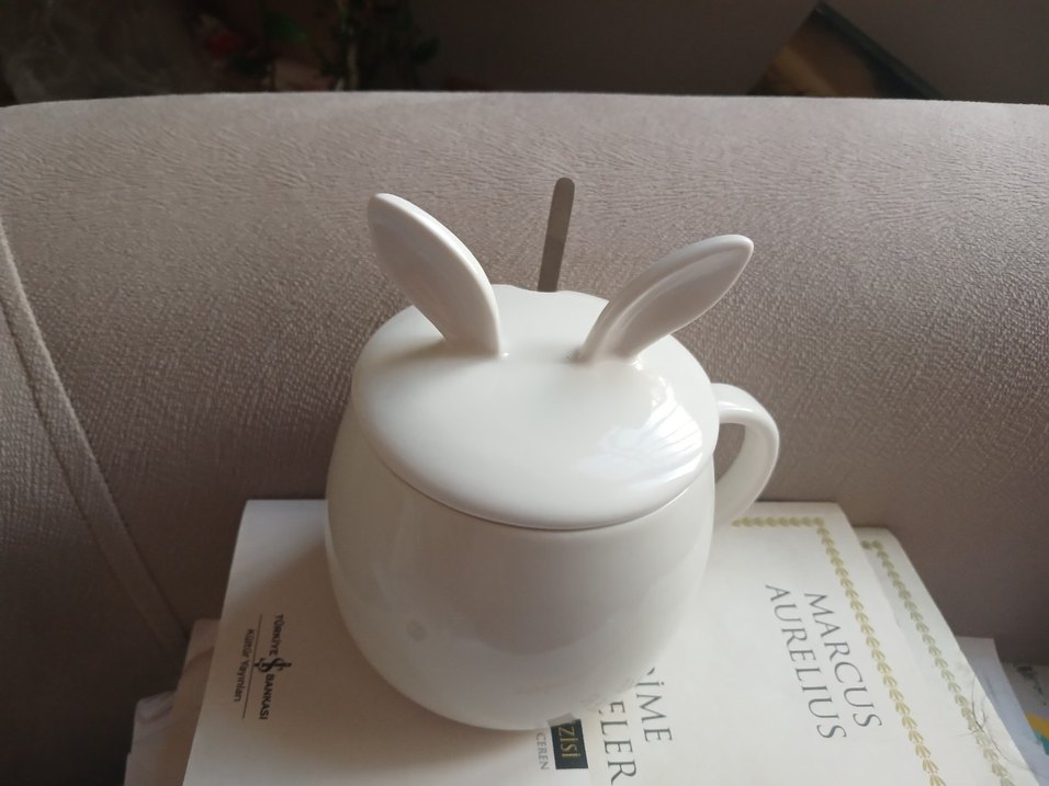 Kulplu Beyaz Tavşan Kulaklı Kapaklı Kaşıklı Kupa - Porselen - Görsel 2